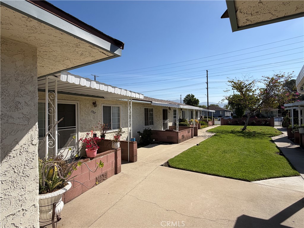 1757 N Hollywood Property Photo 6