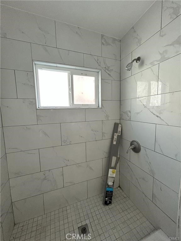 229 W 70th Property Photo 5