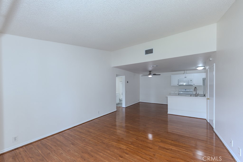 23222 Orange 4 Property Photo 2