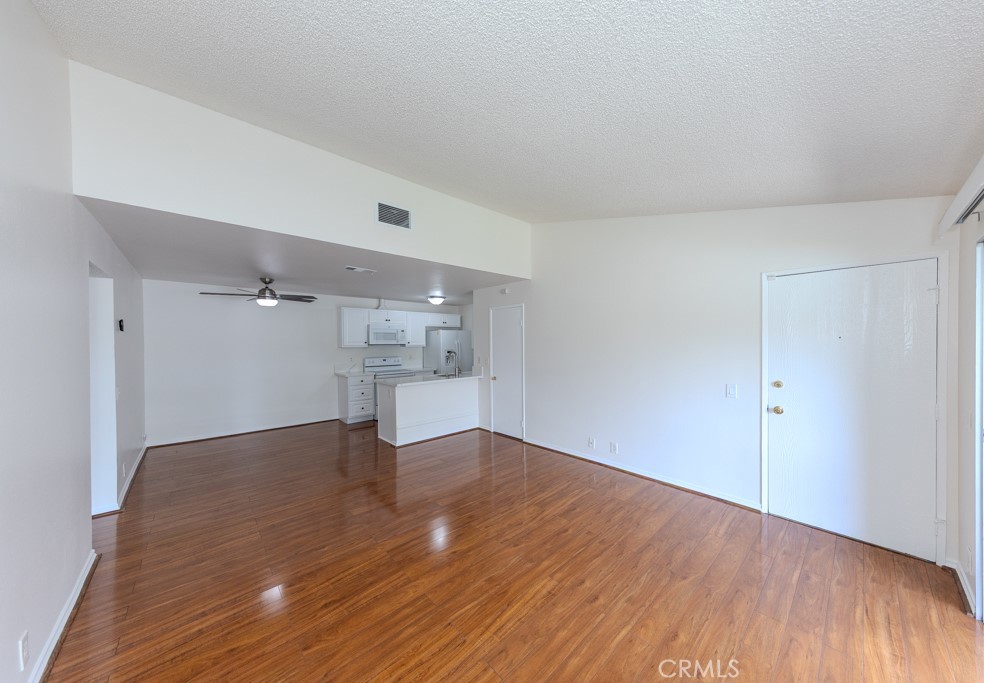 23222 Orange 4 Property Photo 6