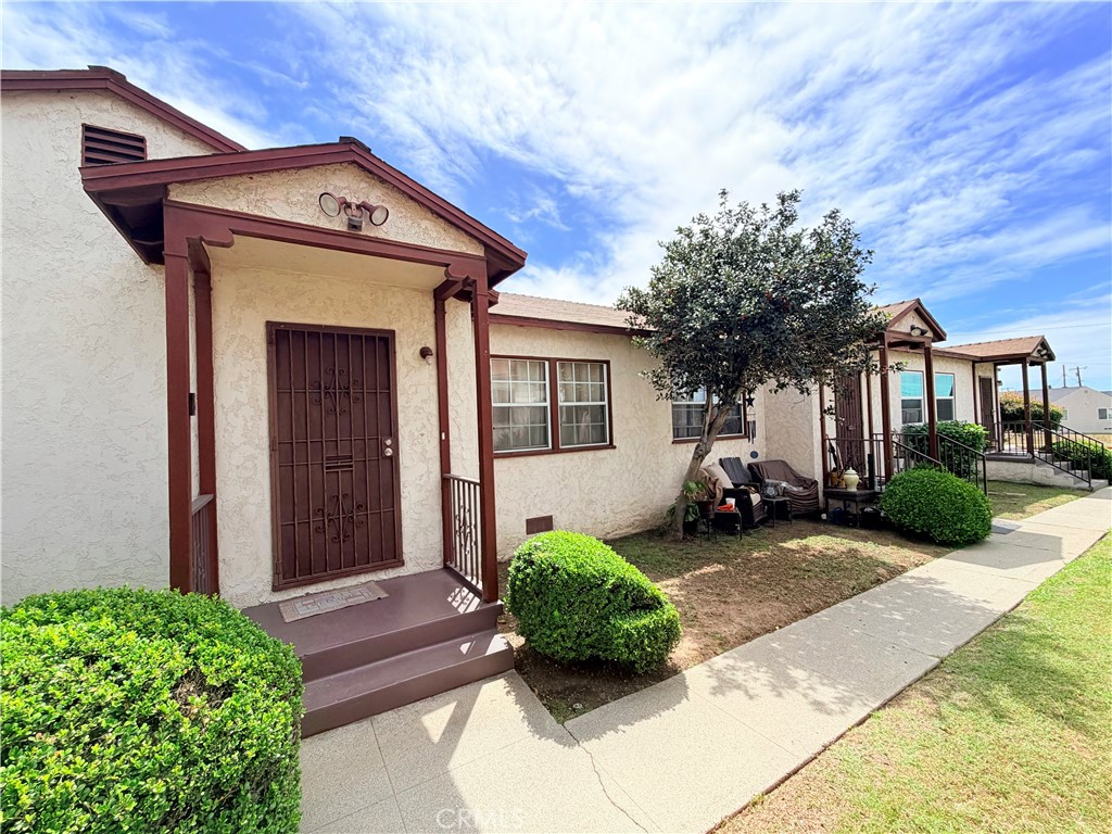 10846 S Manhattan Property Photo 2
