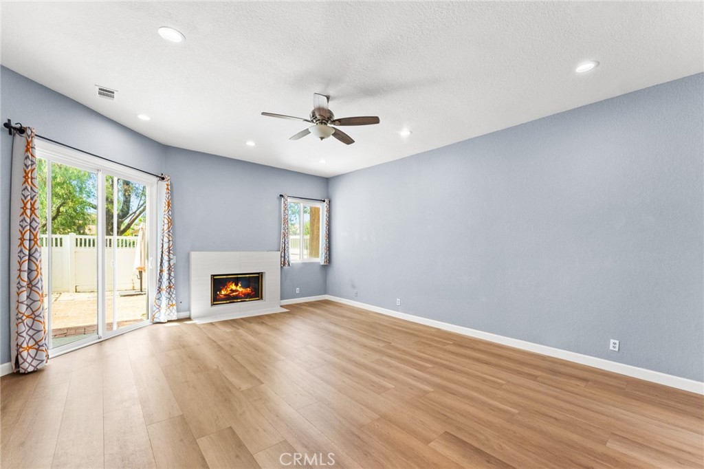 26282 Hanover Property Photo 4