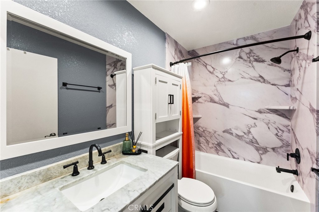 26282 Hanover Property Photo 12