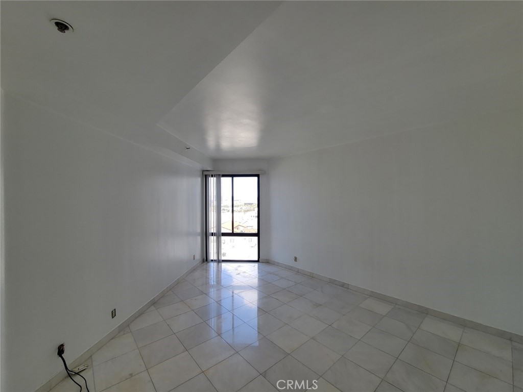 1310 E Ocean 905 Property Photo 32