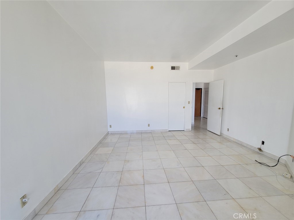 1310 E Ocean 905 Property Photo 33