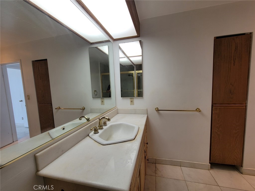 1310 E Ocean 905 Property Photo 35
