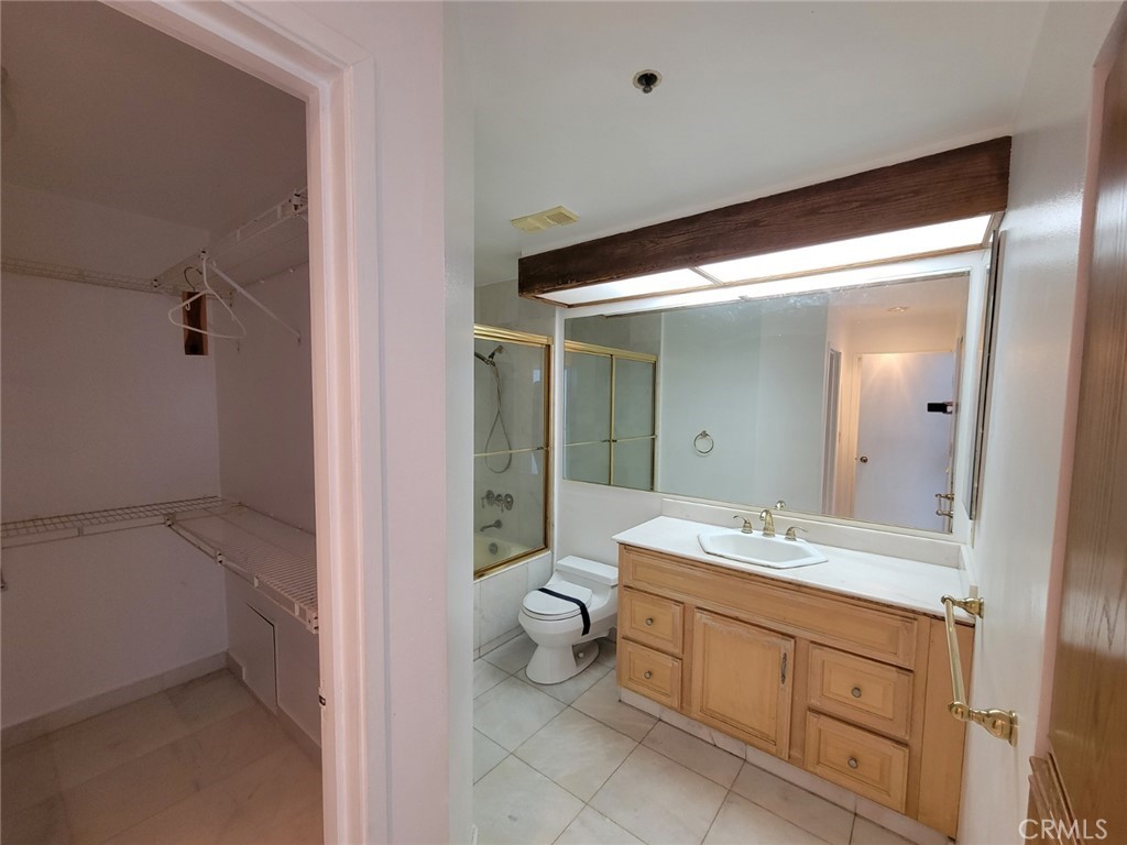 1310 E Ocean 905 Property Photo 36