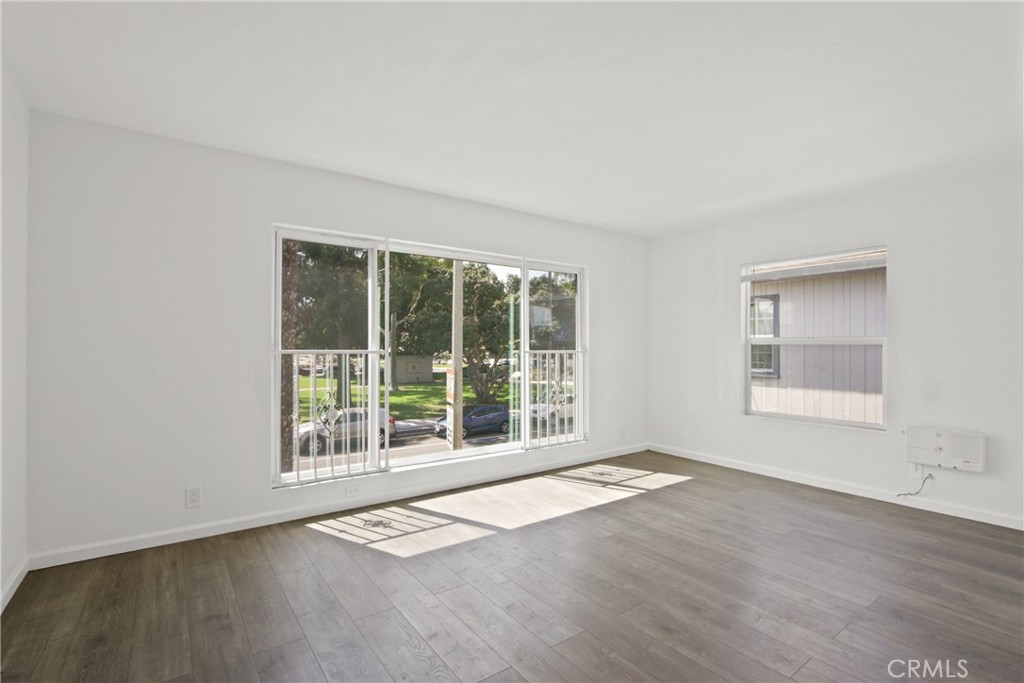 2075 E Broadway Property Photo 4