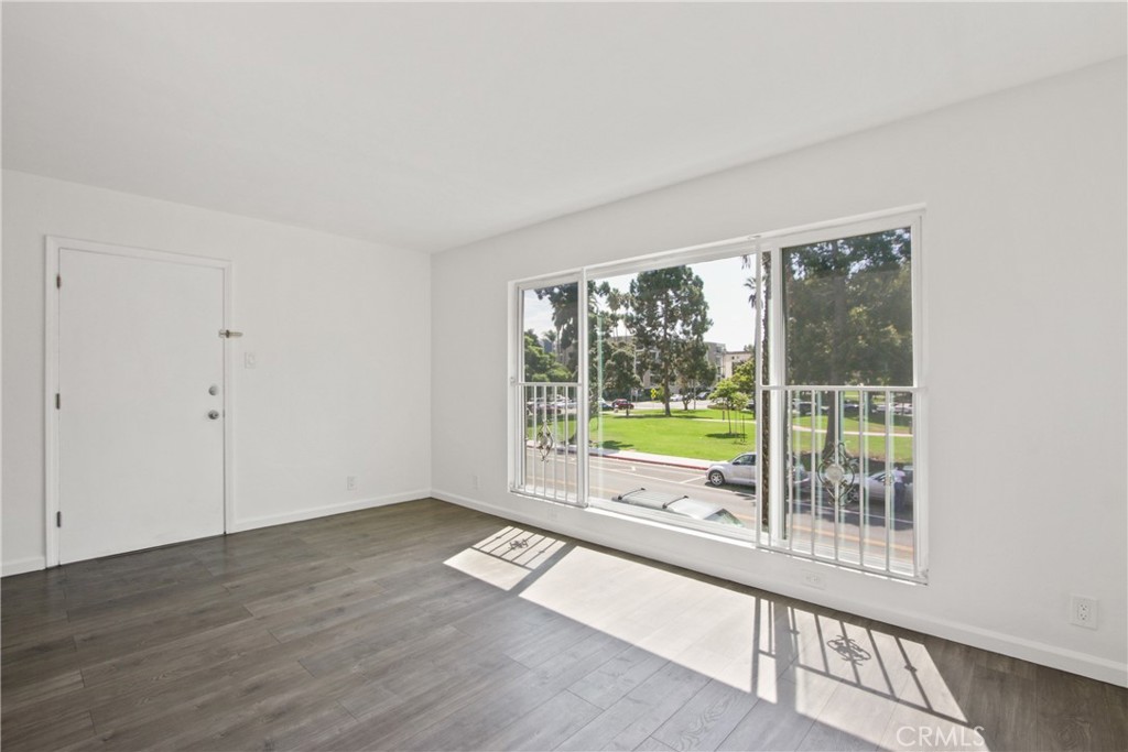 2075 E Broadway Property Photo 6