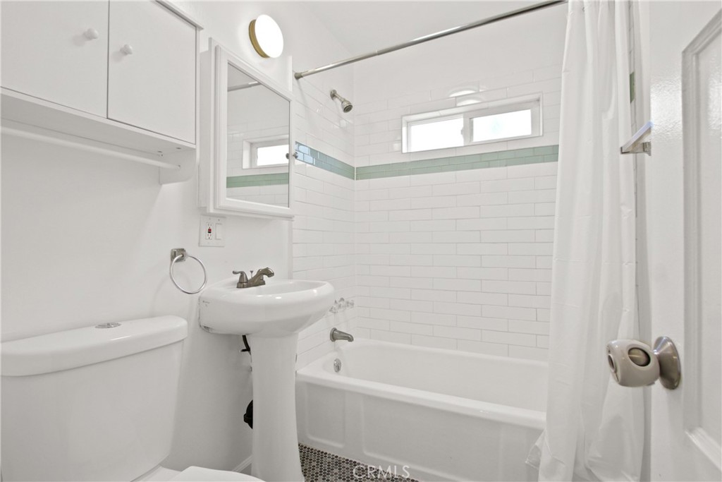 2075 E Broadway Property Photo 9
