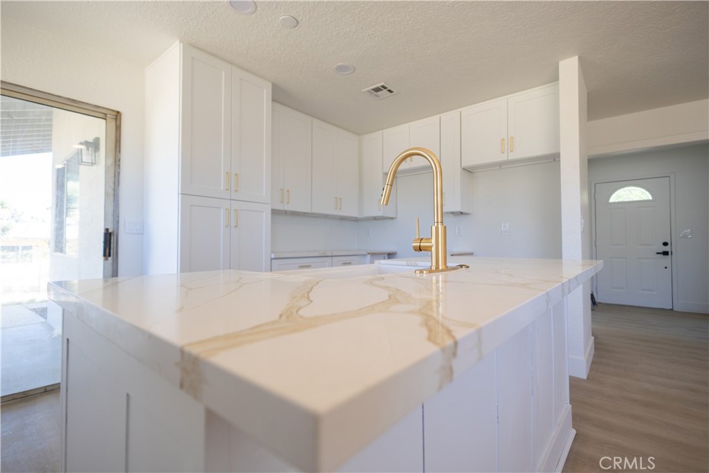 56634 Mountain View Trail Property Photo 4