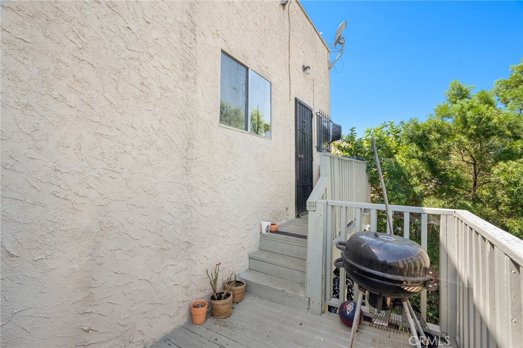 1543 W 22nd Place Property Photo 15