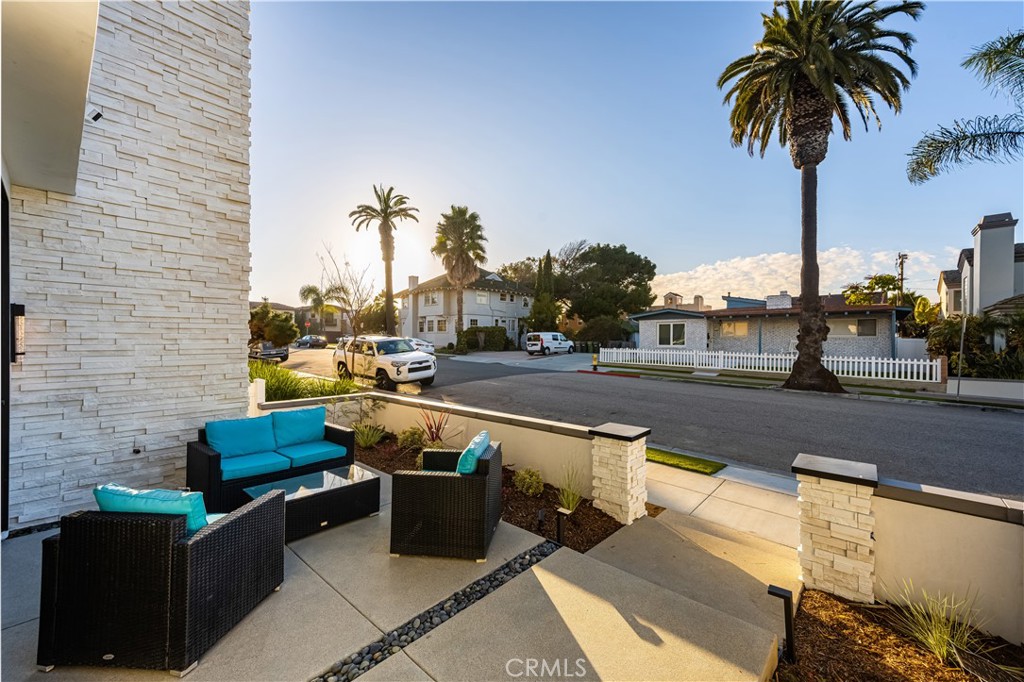 114 2nd Property Photo 7