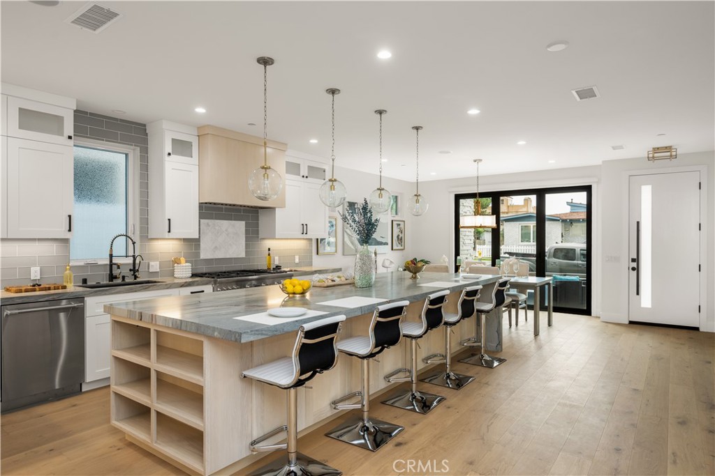 114 2nd Property Photo 10