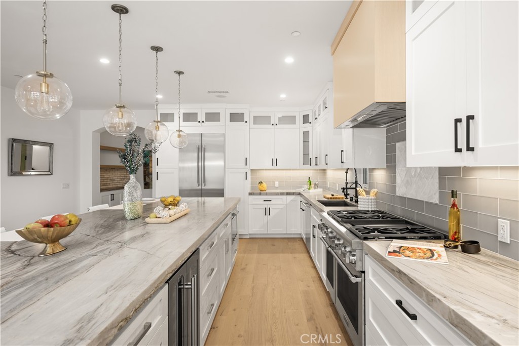 114 2nd Property Photo 12