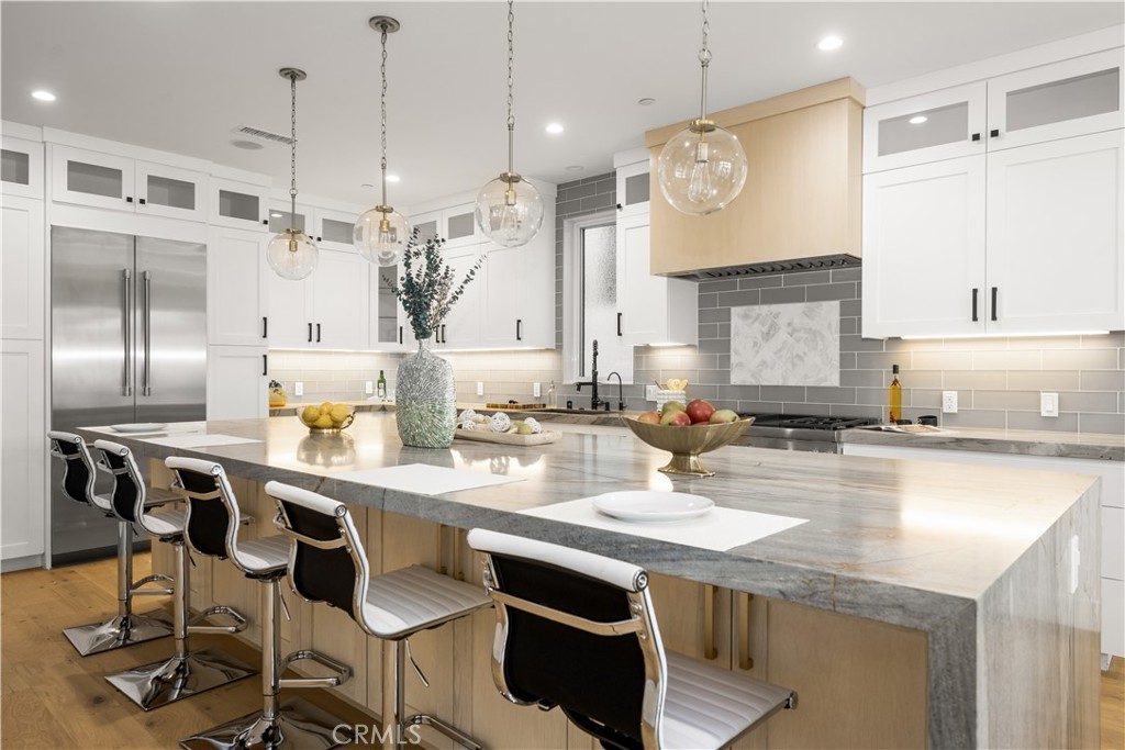 114 2nd Property Photo 13