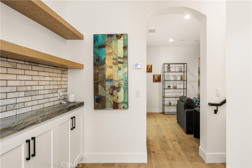 114 2nd Property Photo 14