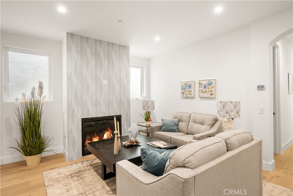 114 2nd Property Photo 17