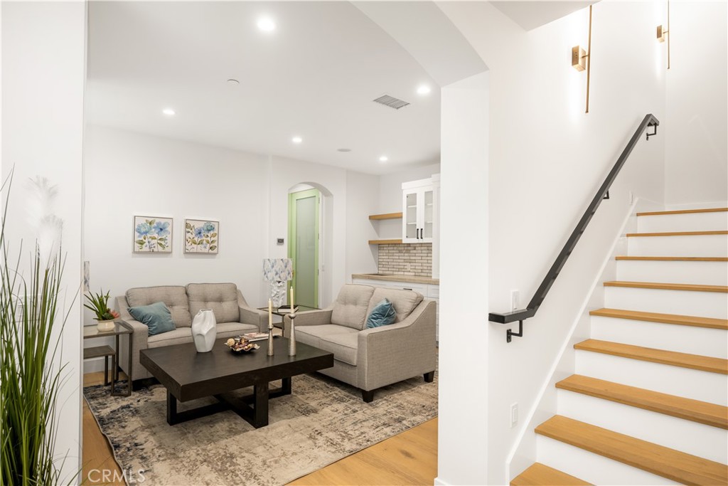 114 2nd Property Photo 18