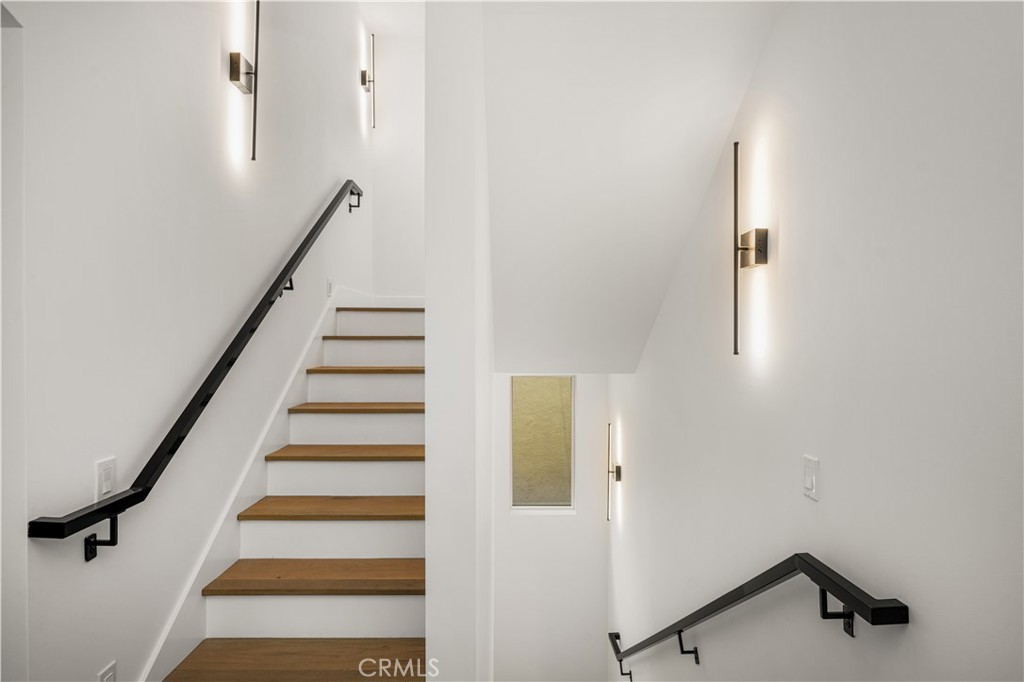 114 2nd Property Photo 19