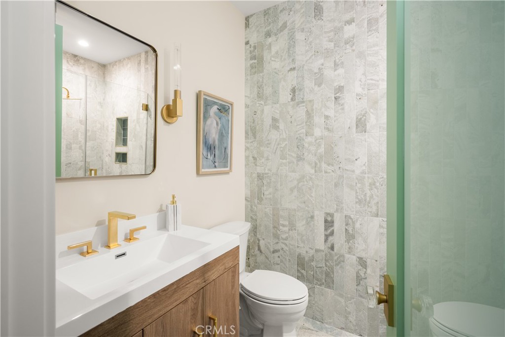 114 2nd Property Photo 27