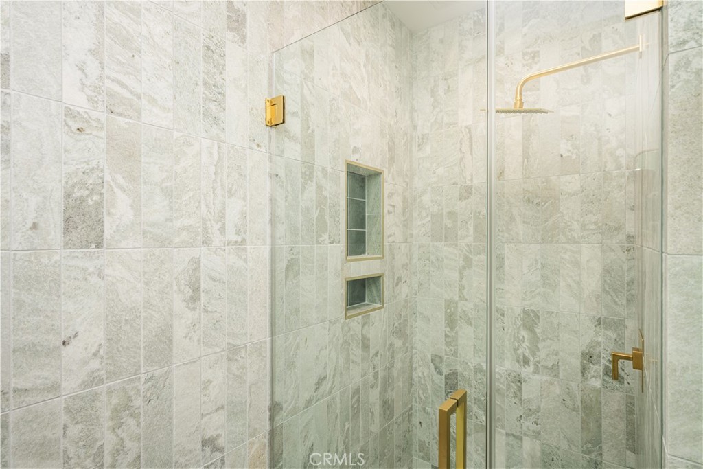 114 2nd Property Photo 28
