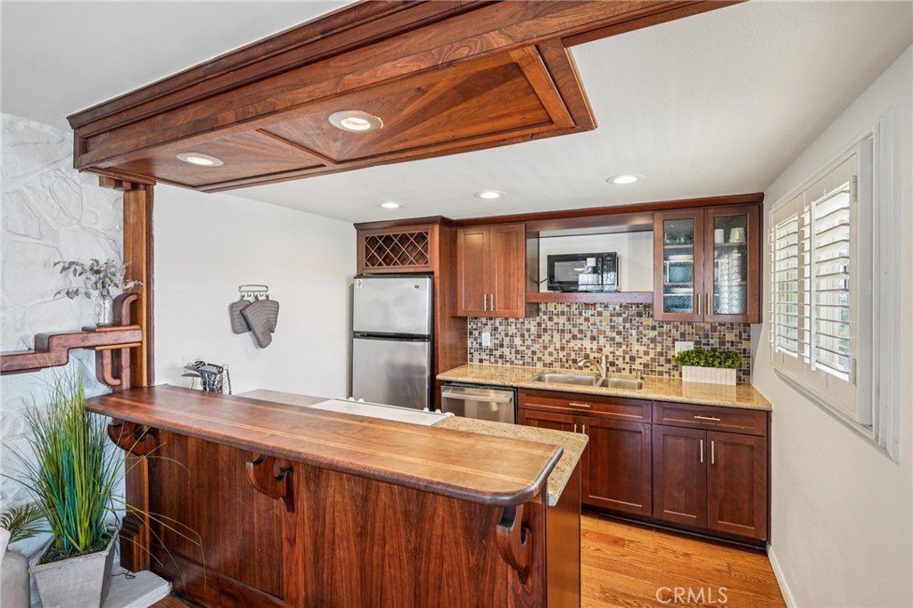 644 Manhattan Beach 10 Property Photo 9