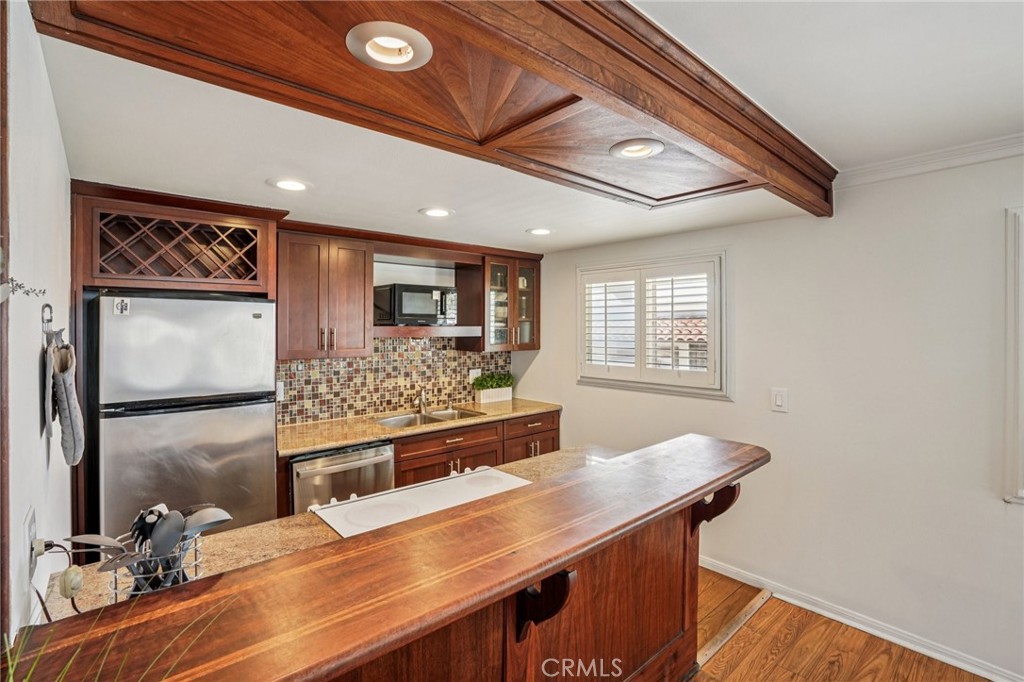 644 Manhattan Beach 10 Property Photo 11