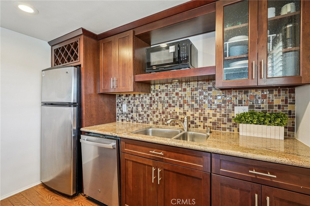 644 Manhattan Beach 10 Property Photo 12