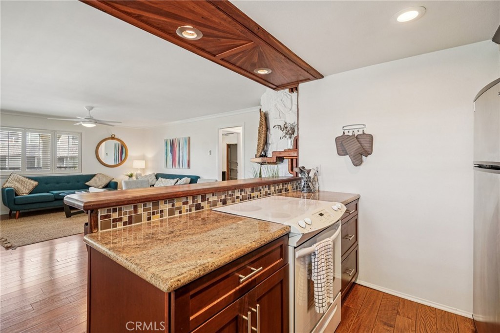 644 Manhattan Beach 10 Property Photo 13