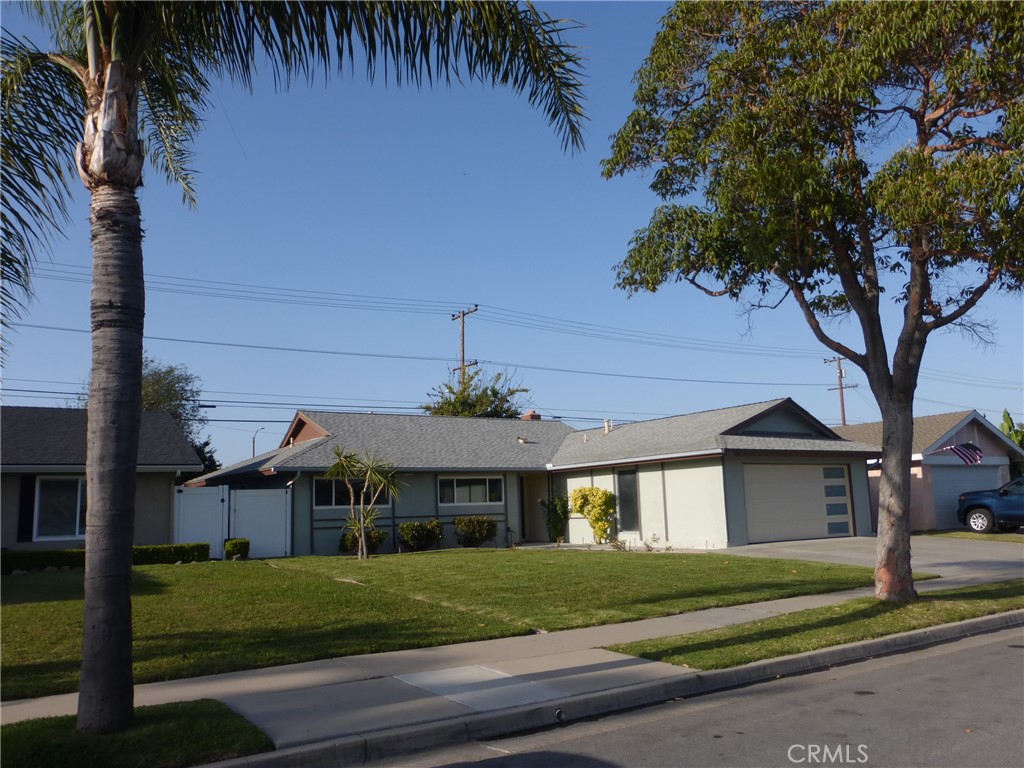8881 Albatross Dr Property Photo 1