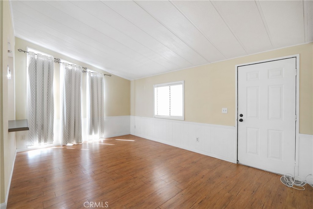327 W Wilson 80 Property Photo 5