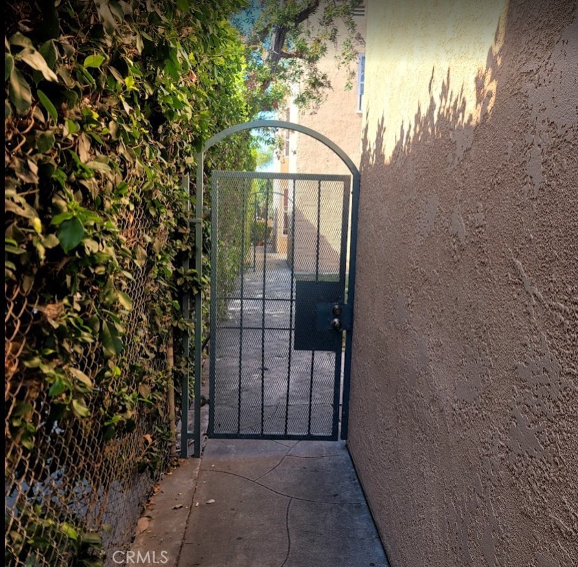 1310 E Hellman Property Photo 6