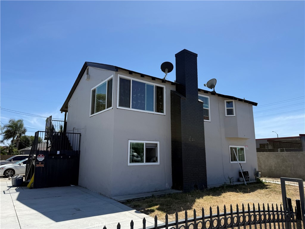 1212 E Sycamore Street Property Photo 1