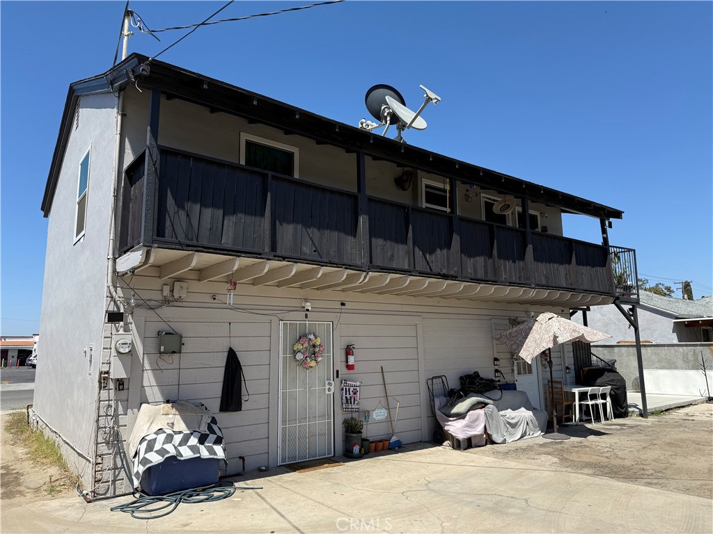 1212 E Sycamore Street Property Photo 2