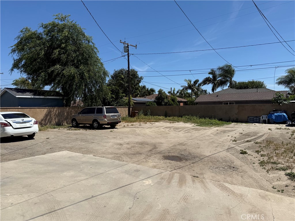 1212 E Sycamore Street Property Photo 3