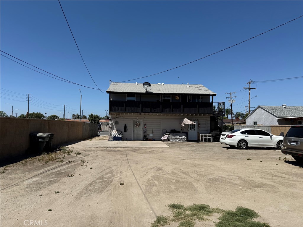 1212 E Sycamore Street Property Photo 4