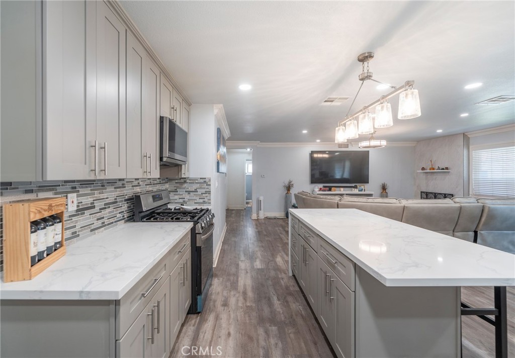 19112 Hillford Property Photo 7