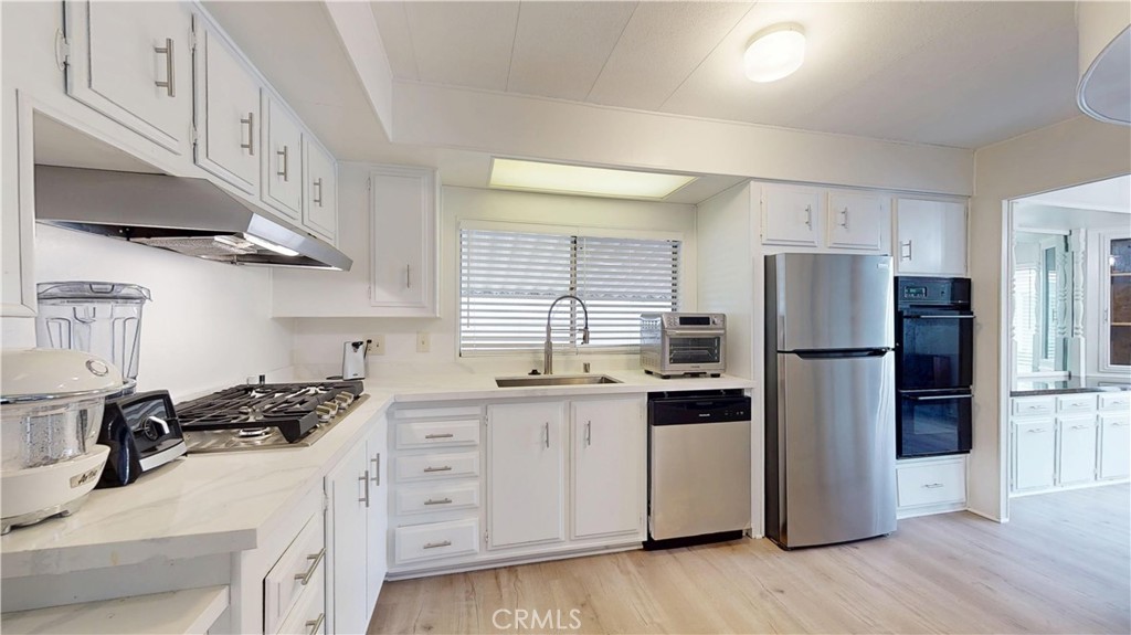 3595 Santa Fe Ave 73