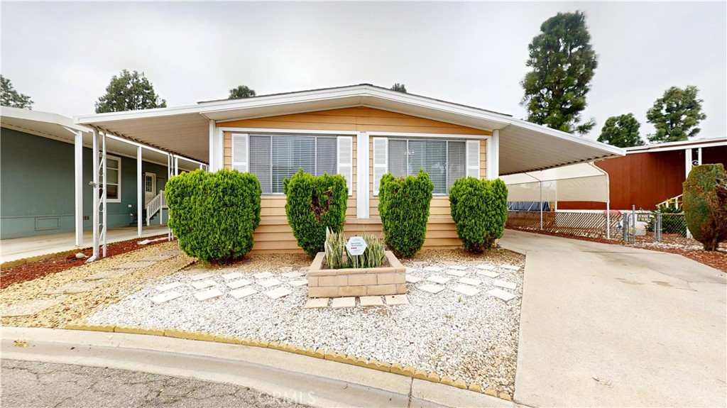 3595 Santa Fe Ave 73 Property Photo 4