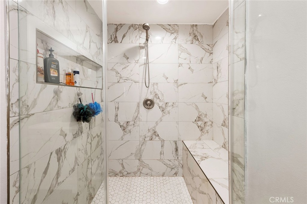 3565 Linden 208 Property Photo 1