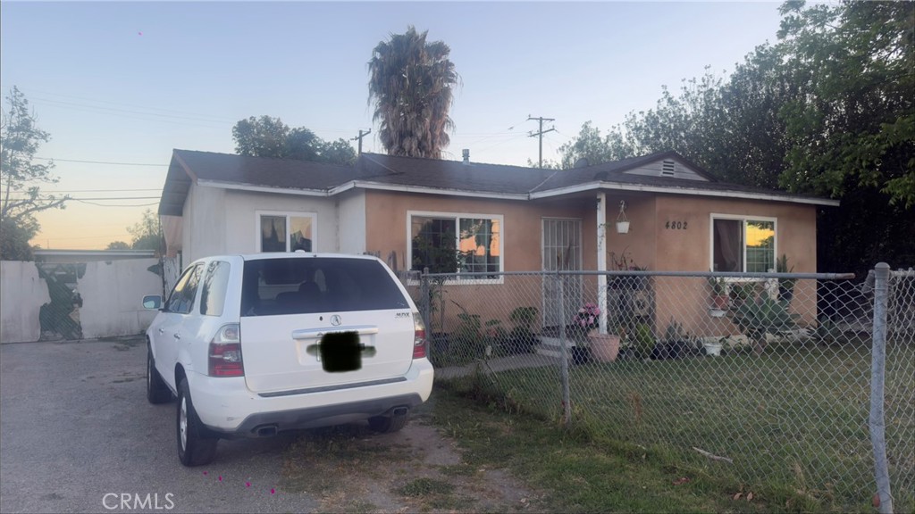 4802 W 1st Street Property Photo 2