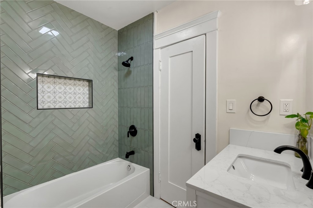 4027 E 11th Property Photo 16