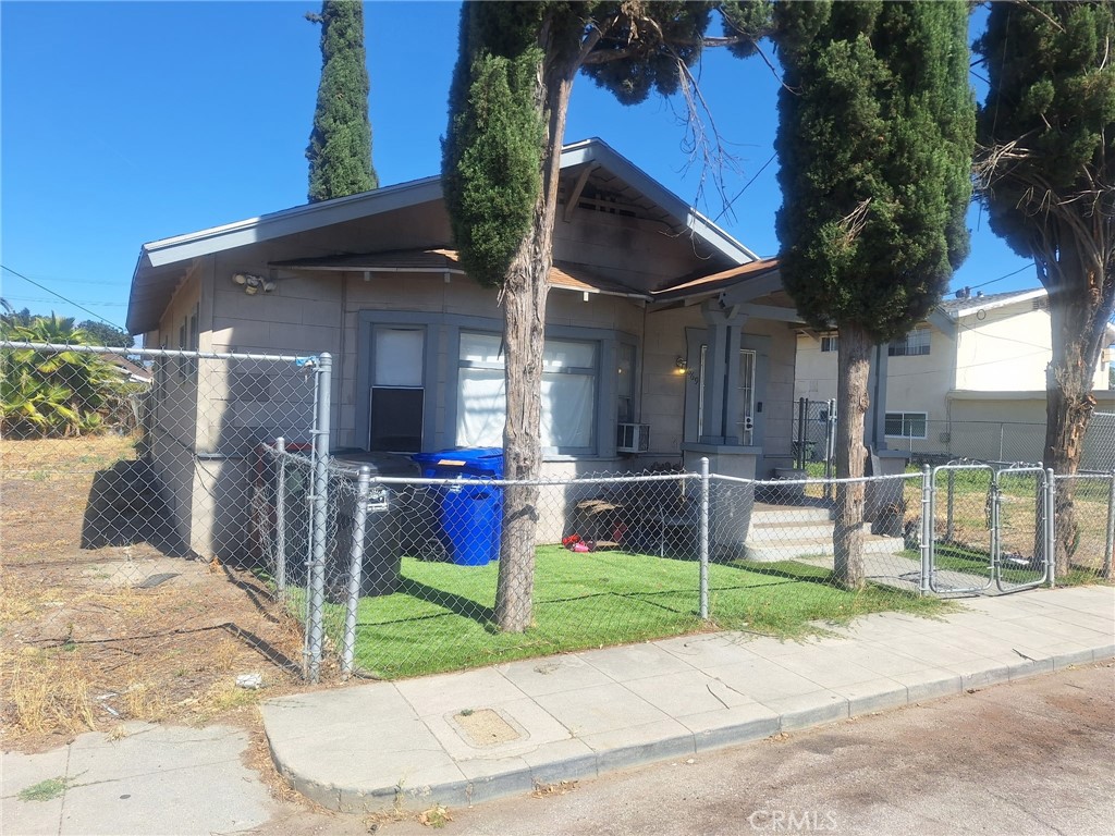 669 N Crescent Property Photo 2
