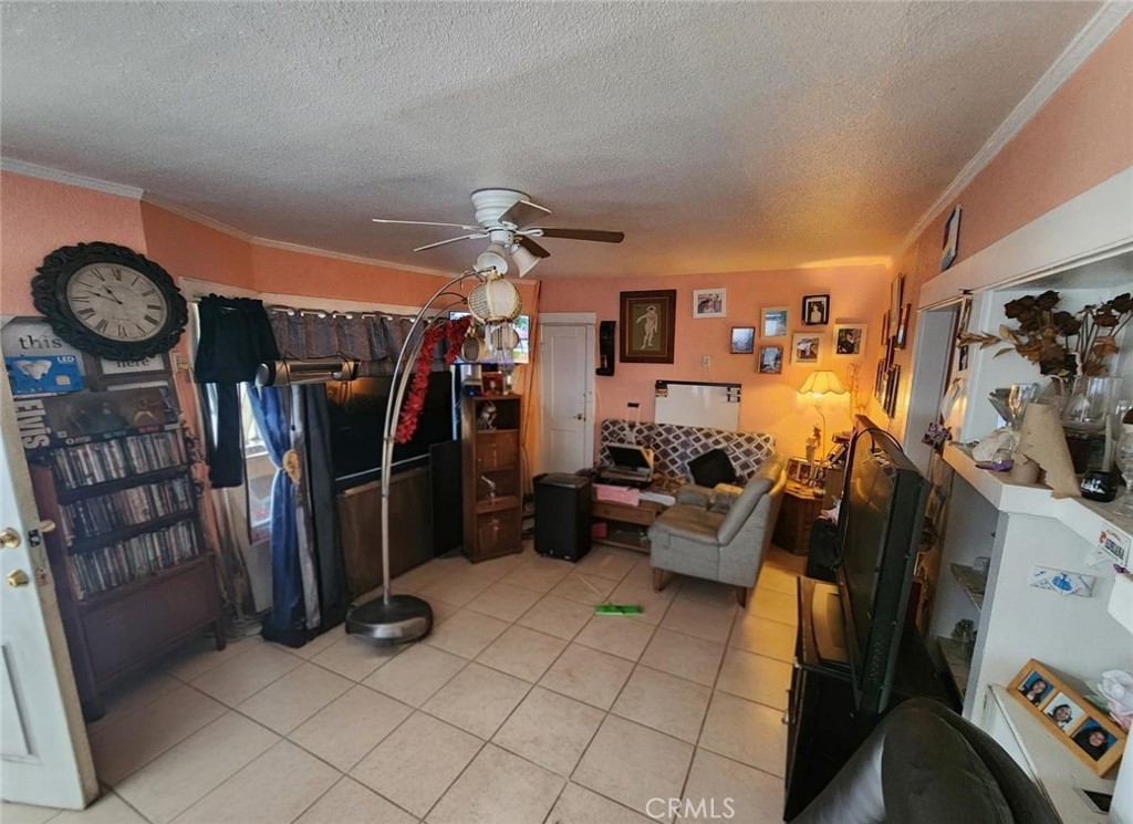 669 N Crescent Property Photo 3