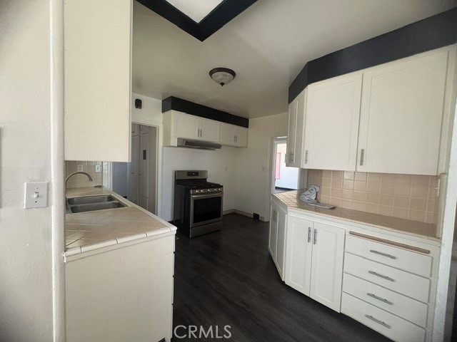2196 N Orange Grove Avenue Property Photo 6