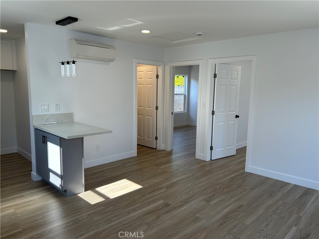 2033 W Burnett Street Property Photo 15