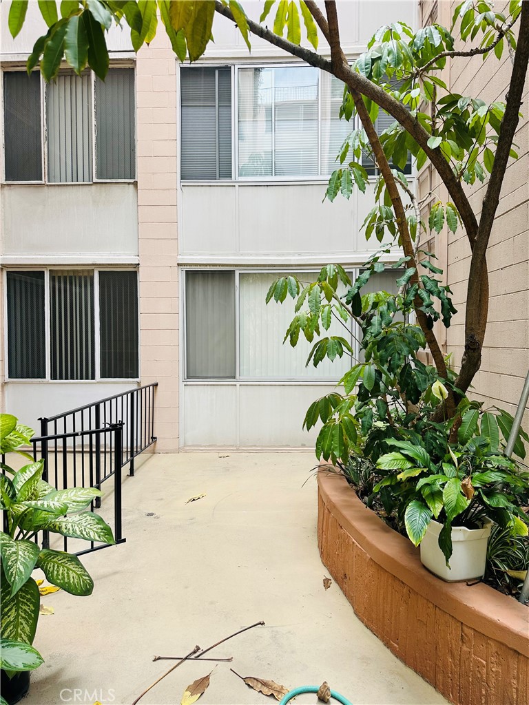 421 S La Fayette Park 214 Property Photo 23