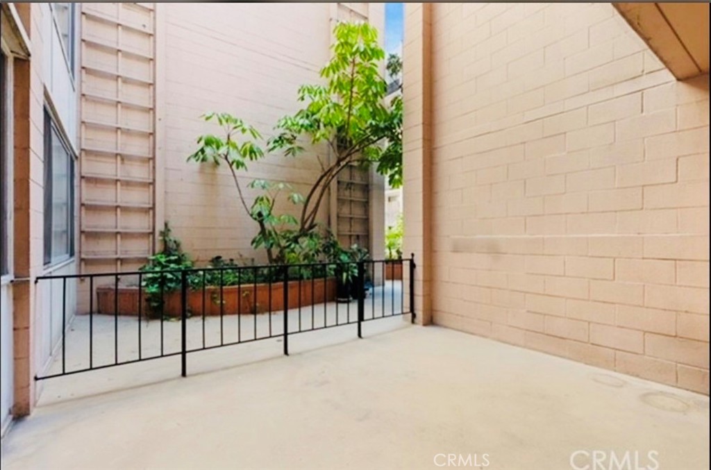 421 S La Fayette Park 214 Property Photo 24