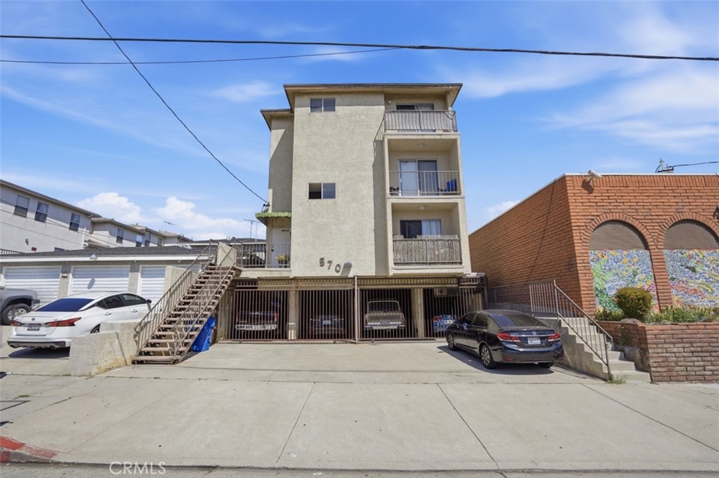 570 W 8th Property Photo 1